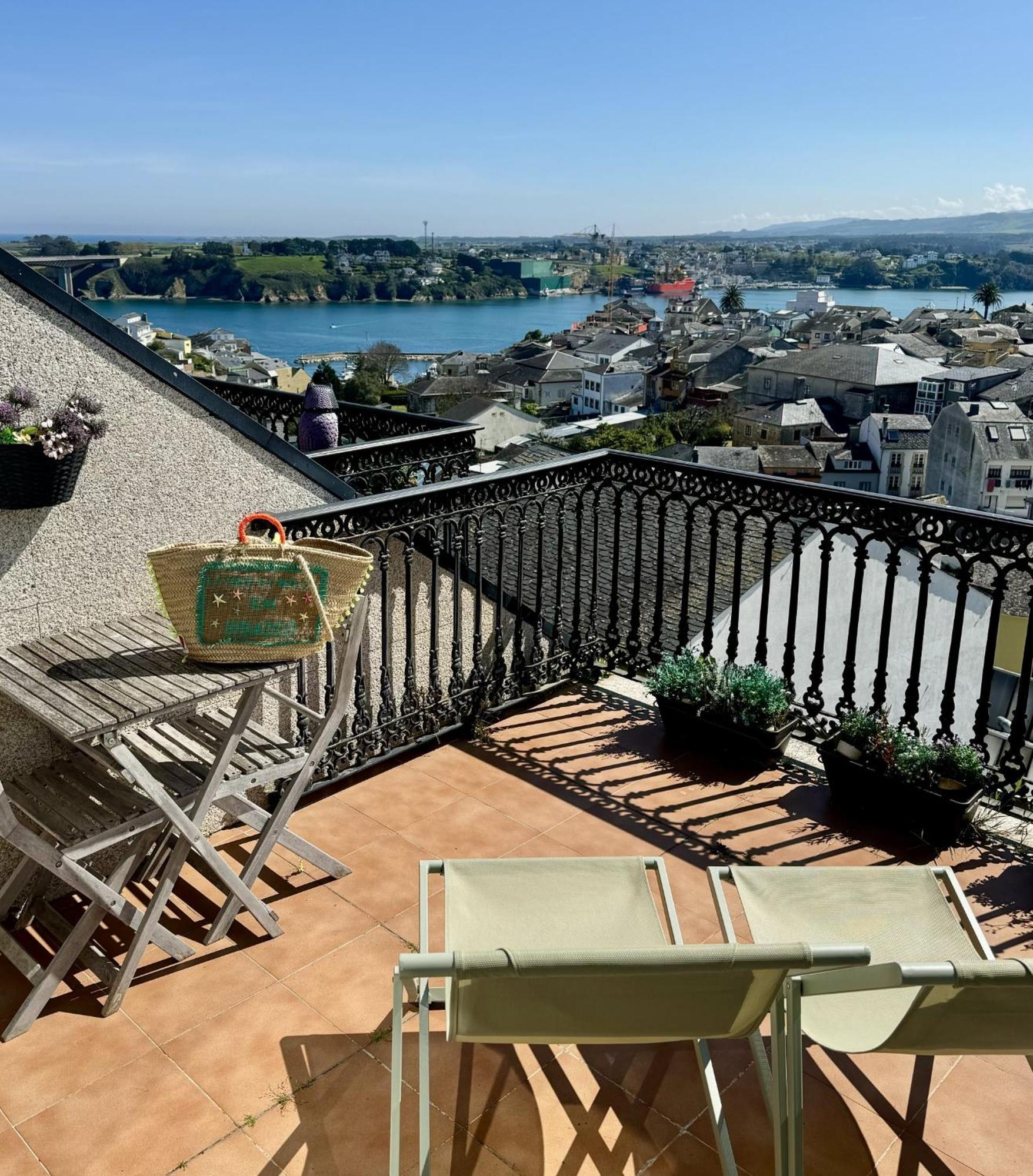 Moderno Piso Con La Mejor Terraza De Ribadeo Y Vistas Maravillosas 외부 사진